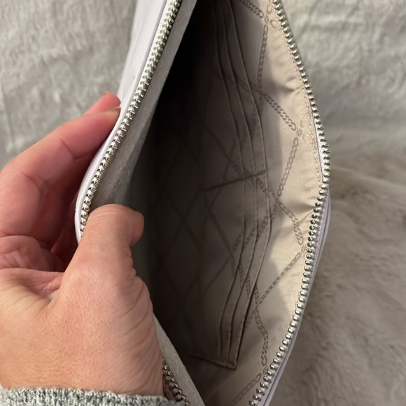 EUC Micheal Kors jet set large zip pouch. - Picture 5 of 7